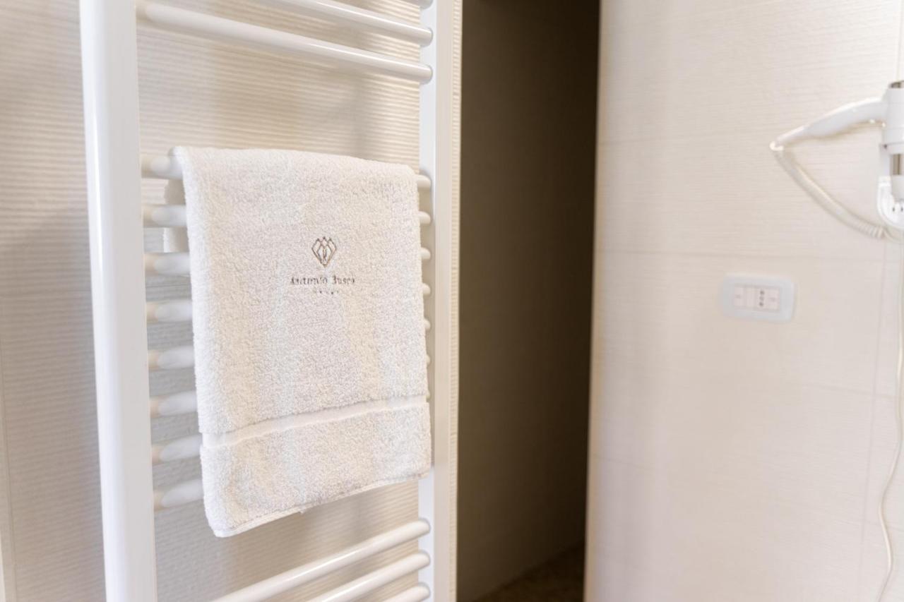 Antonio Busco Rooms Turi Exterior foto